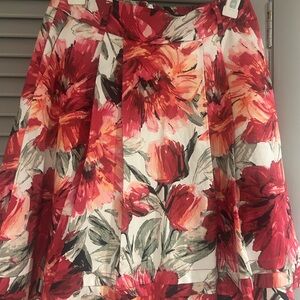 Size 0 White House black market skirt